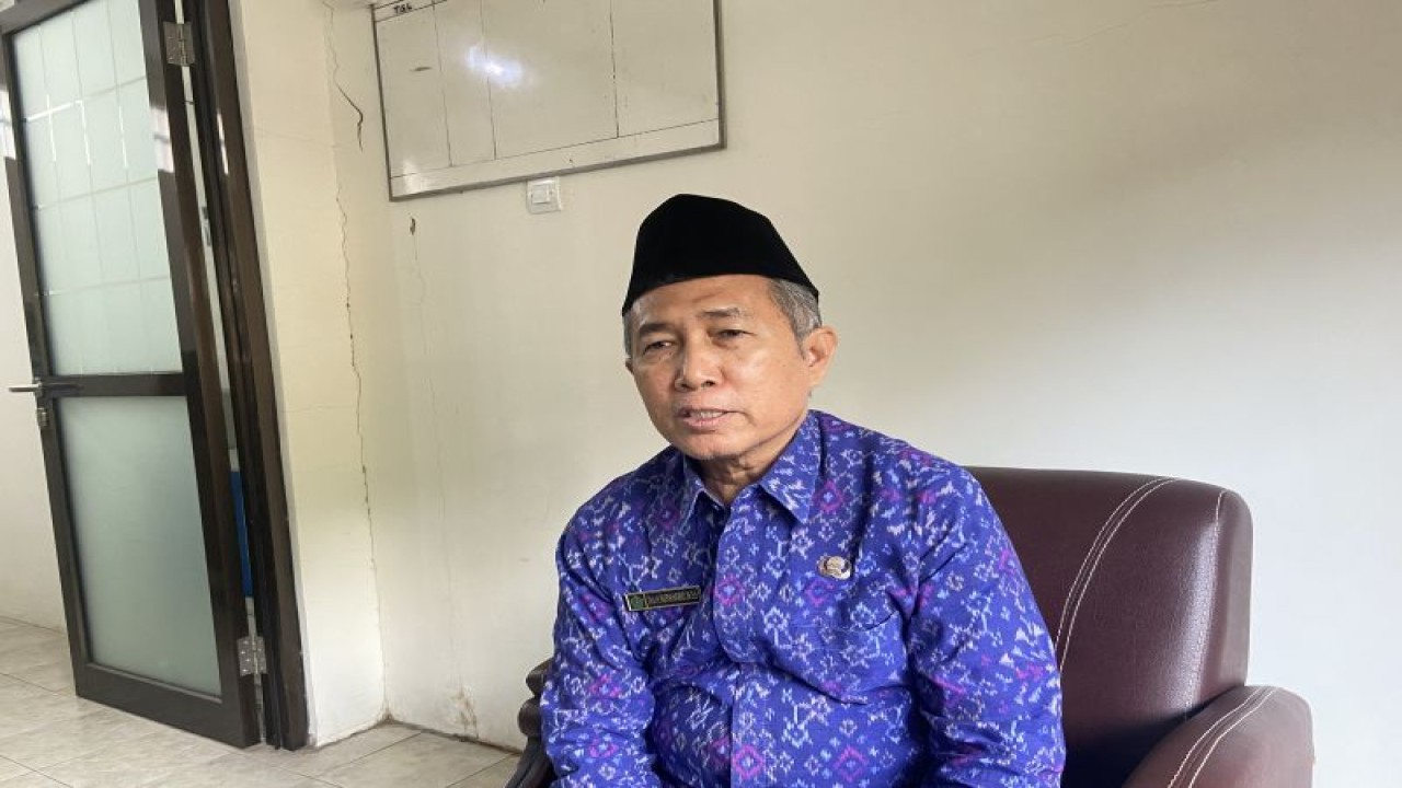 Kepala Bidang Haji Kantor Wilayah Kementerian Agama Bali Haji Nurkhamid Saat diwawancara soal keberangkatan calon haji dari Bali 2023 di Denpasar, Rabu (17/5/2023). ANTARA/Ni Putu Putri Muliantari