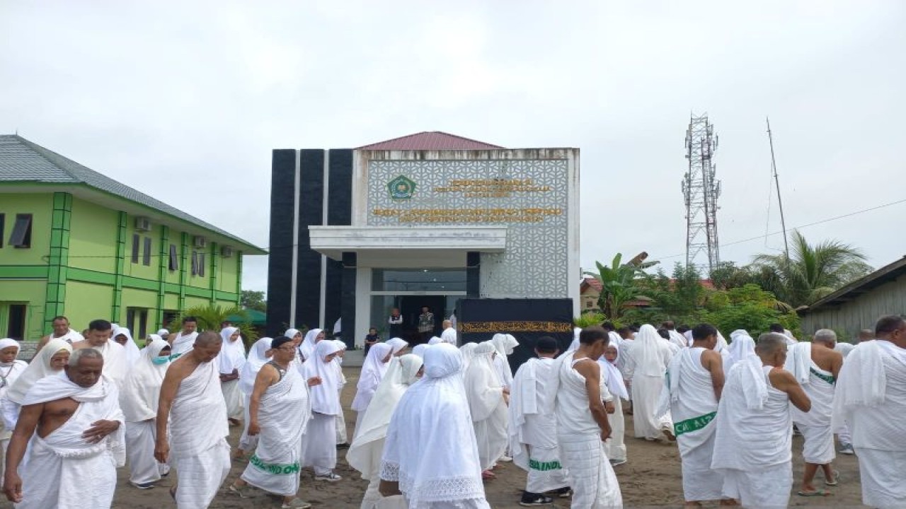 Ilustrasi - Calon jamaah haji Kaltara mengikuti kegiatan manasik haji di KAntor Kemenag Kabupaten Bulungan di Tanjung Selor beberapa waktu lalu. (ANTARA/Muh. Arfan)