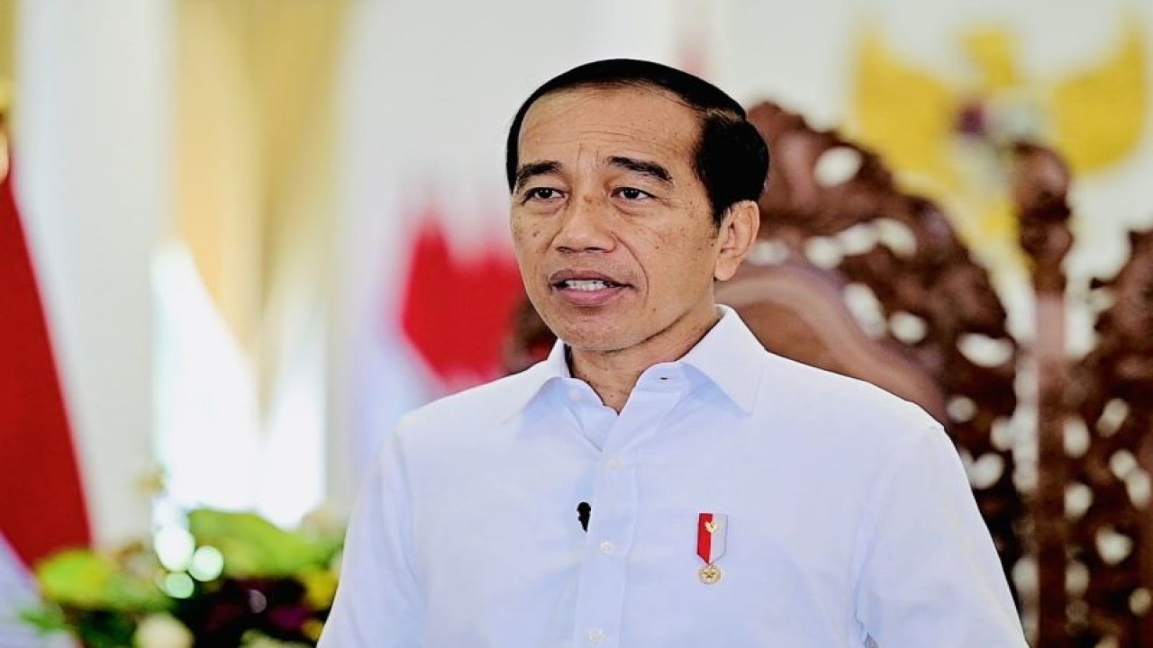 Presiden RI Joko Widodo menyampaikan ucapan selamat Hari Buruh Internasional 2023 atau May Day dari Istana Kepresidenan Bogor, Jawa Barat, Senin (1/5/2023). (ANTARA/HO-Biro Pers Sekretariat Presiden RI)