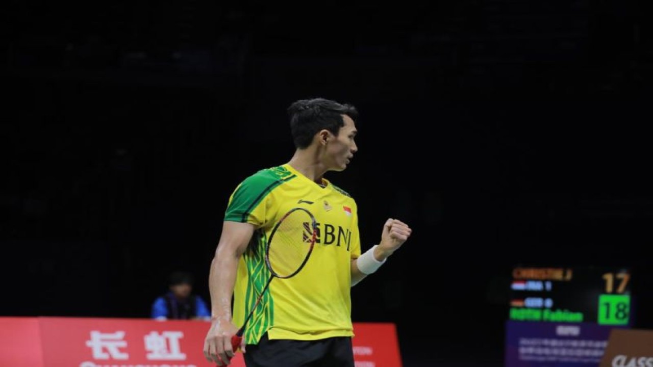 Jonatan Christie mengalahkan Fabian Roth (Jerman) dengan dua gim langsung 21-18, 21-17 pada partai kedua penyisihan Grup B Piala Sudirman 2023 dan menggandakan keunggulan bagi Merah Putih menjadi 2-0 di Suzhou, China, Selasa. (ANTARA/HO-PP PBSI)