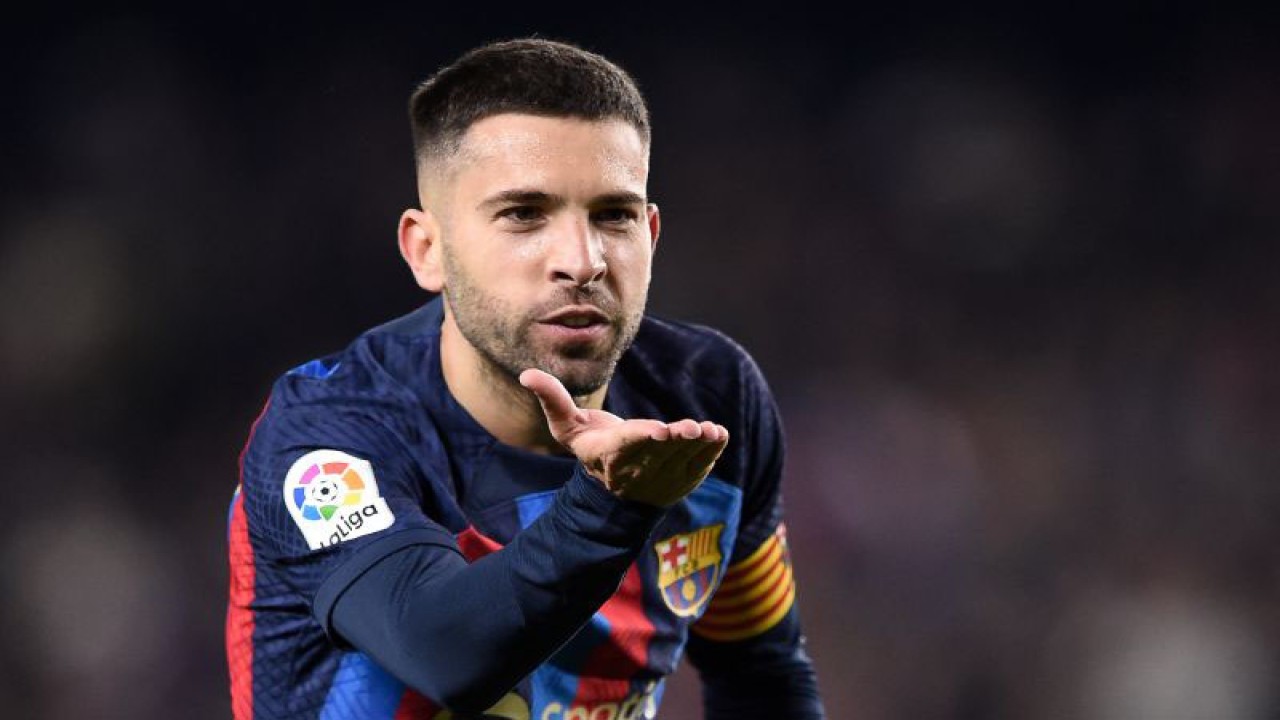 Selebrasi Jordi Alba setelah mencetak gol pertama Barcelona dalam pertandingan Liga Spanyol lawan Sevilla FC di Camp Nou 5 Februari 2023. Jordi Alba dipastikan meninggalkan Barcelona di akhir musim ini. ANTARA/AFP/JOSEP LAGO