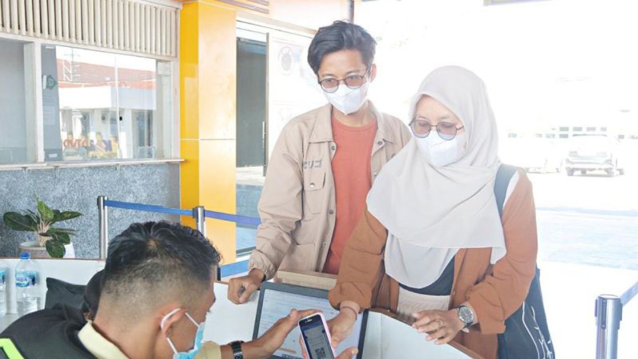 Penumpang yang gunakan sarana transportasi KA di Padang. (ANTARA/PT KAI Sumbar)