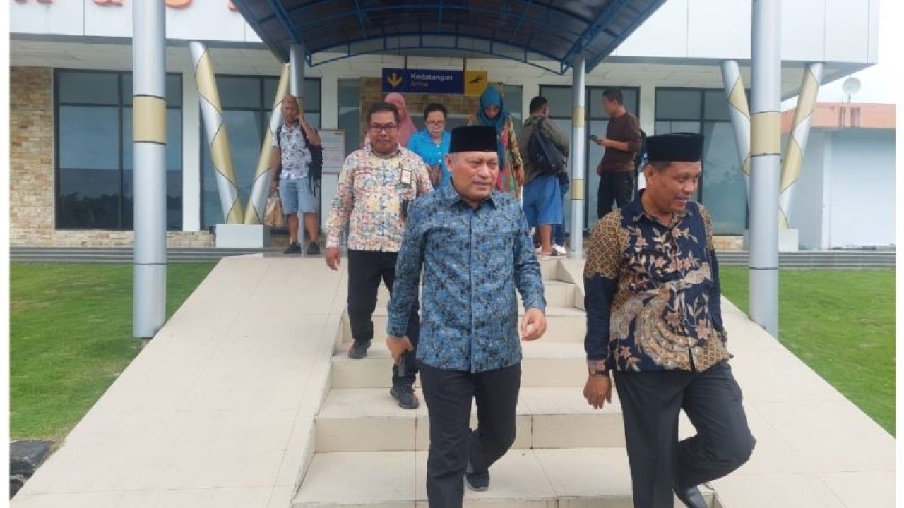 Kakanwil Kemenag Sulut H Sarbin Sehe, di Talaud, Rabu (17/5/2023). ANTARA/Nancy L Tigauw.