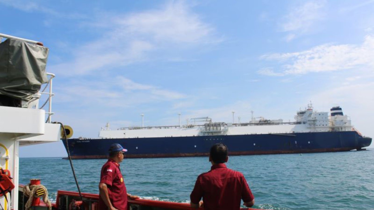 Tim gabungan Divisi Keimigrasian Kanwil Kemenkumham Aceh dan Kantor Imigrasi Kelas II TPI Lhokseumawe melakukan patroli di perairan laut Aceh, Selasa (16/5/2023). (ANTARA/HO-Imigrasi Lhokseumawe)