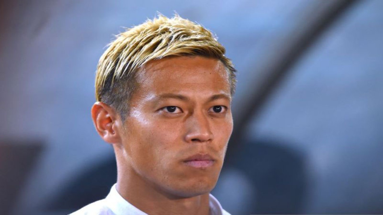 Keisuke Honda resmi mundur dari kursi pelatih Kamboja pada Kamis setelah timnya gagal ke semifinal SEA Games 2023. ANTARA/AFP/TANG CHHIN SOTHY