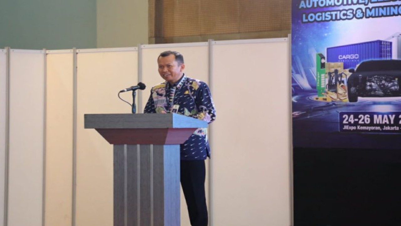 Direktur Angkutan Jalan Ditjen Perhubungan Darat Kemenhub Suharto memberi sambutan dalam pembukaan ASEAN's International Trade Fair for Automotive, Electric Vehicle, Logistics, & Mining Solutions yang digelar di JIExpo, Jakarta, Rabu (24/5/2023). ANTARA/HO-Ditjen Perhubungan Darat