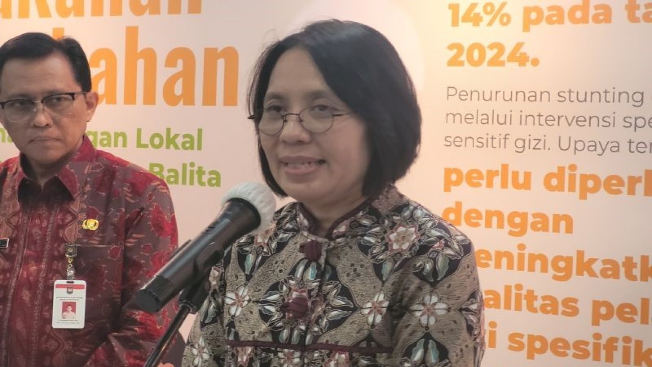 Direktur Jenderal Kesehatan Masyarakat (Dirjen Kesmas) Kemenkes RI Maria Endang Sumiwi saat ditemui sesusai acara peluncuran program PMT di Jakarta, Rabu (17/5/2023) (ANTARA/Sean Filo Muhamad)