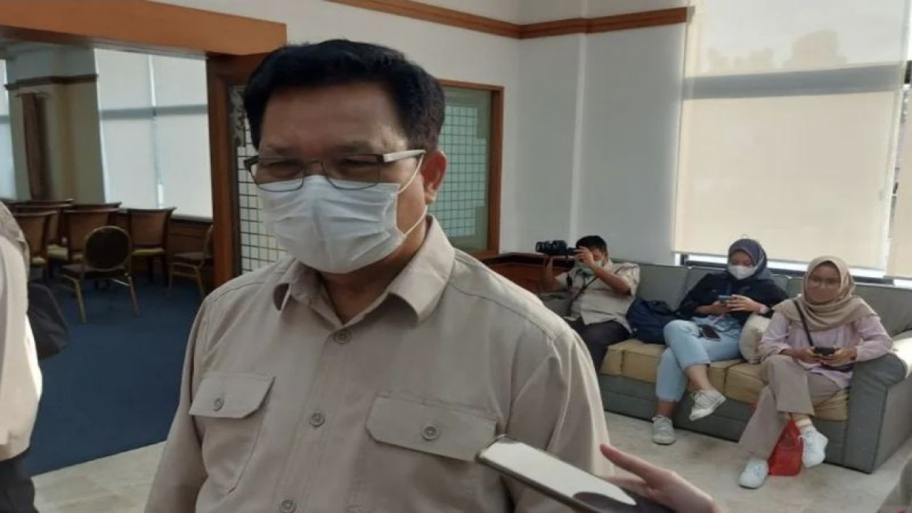 Juru Bicara Kementerian Kesehatan RI Mohammad Syahril saat menyampaikan keterangan kepada wartawan di Gedung Kemenkes RI, Selasa (18/4/2023). (ANTARA/Andi Firdaus).