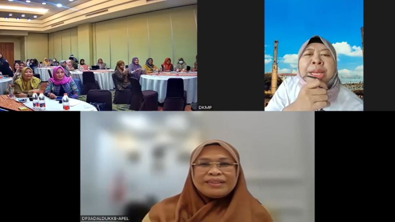 Asisten Deputi Pemenuhan Hak Anak atas Pengasuhan dan Lingkungan KemenPPPA Rohika Kurniadi Sari (kanan atas) dalam acara "Bimbingan Teknis (Bimtek) Modul Dukungan Kesehatan Mental dan Psikososial bagi Anak dan Keluarga". (ANTARA/ HO-Kemen PPPA)