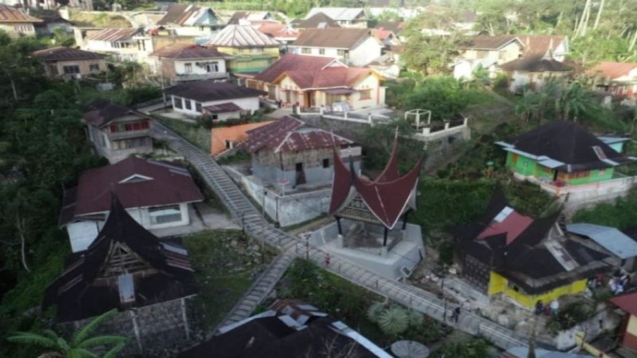 Kementerian Pekerjaan Umum dan Perumahan Rakyat telah menyelesaikan penataan kawasan wisata Desa Terindah Nagari Tuo Pariangan dalam rangka mendukung pengembangan pariwisata Provinsi Sumatera Barat. ANTARA/HO - Kementerian PUPR