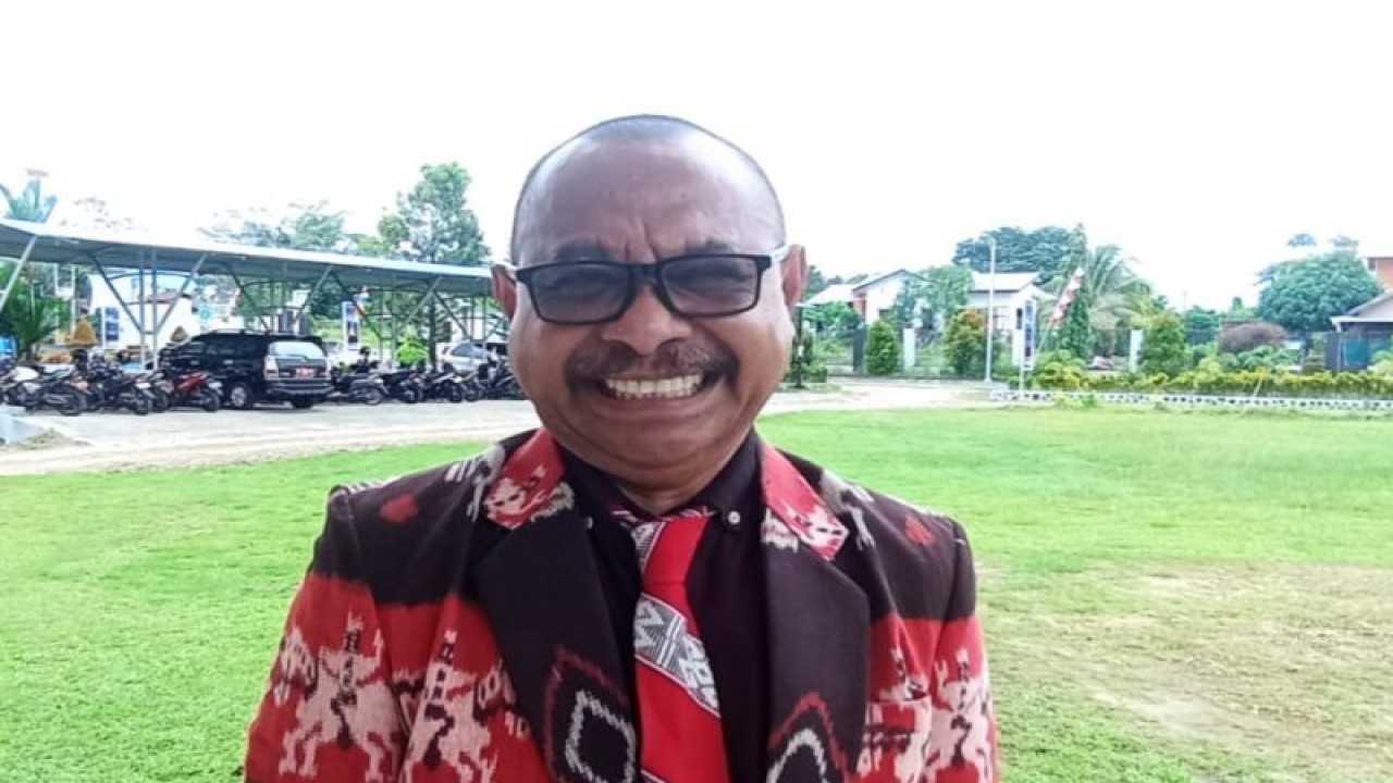 Kepala Balai Penjamin Mutu Pendidikan (BPMP) Papua Barat Yohnly Edison Sulla (ANTARA/Tri Adi Santoso)