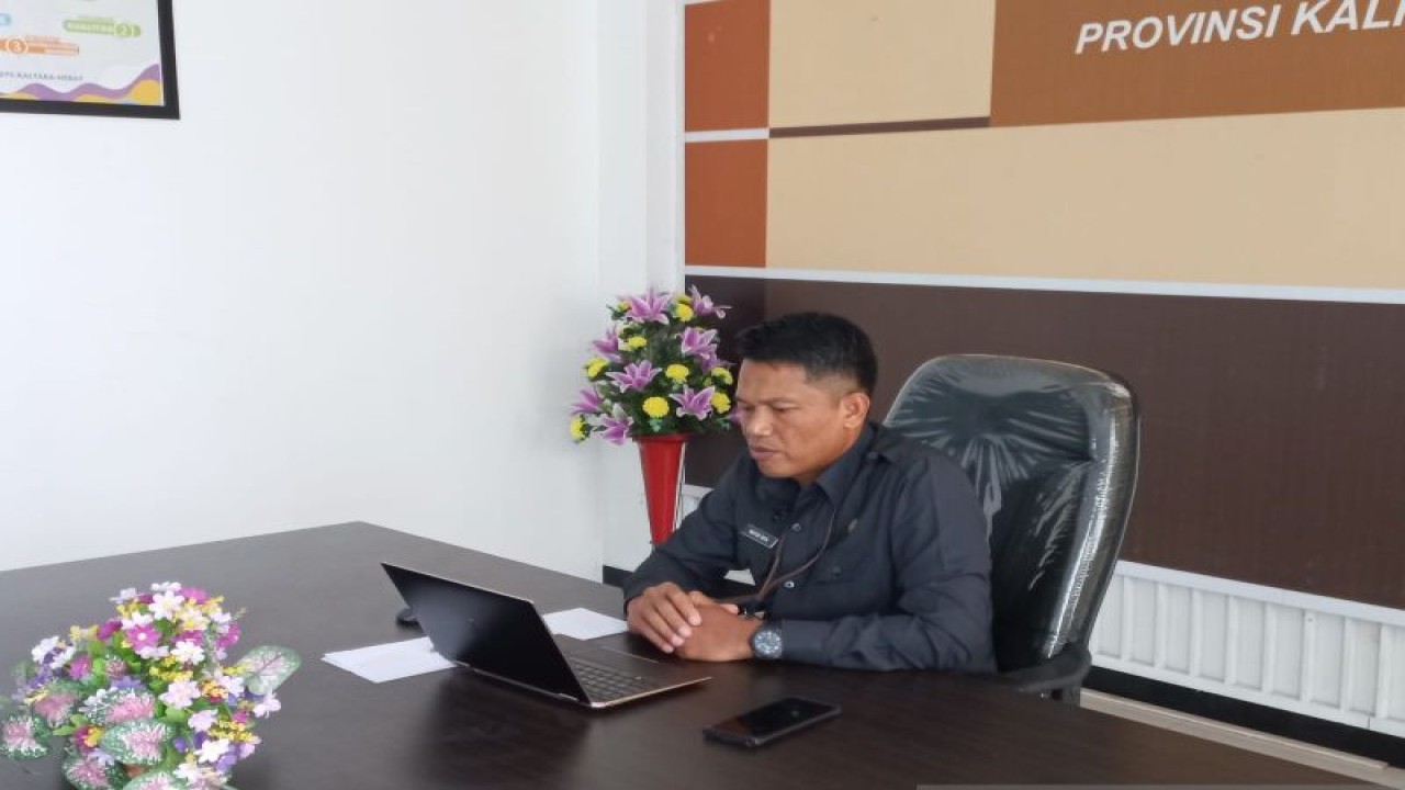 Kepala BPS Provinsi Kaltara Mas'ud Rifai menyampaikan rilis data statistik. ANTARA/Muh. Arfan