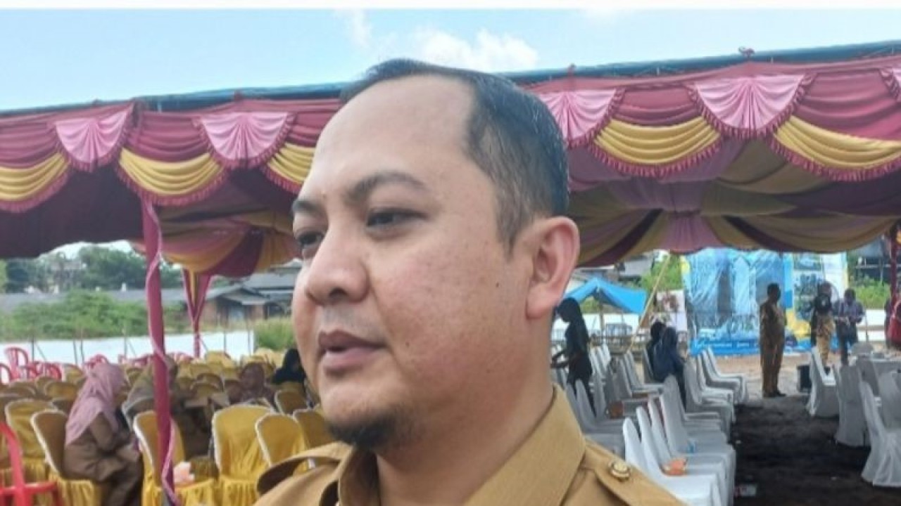 Kepala Dinas Arsip dan Perpustakaan Daerah Irwandi (ANTARA/Ahmadi)