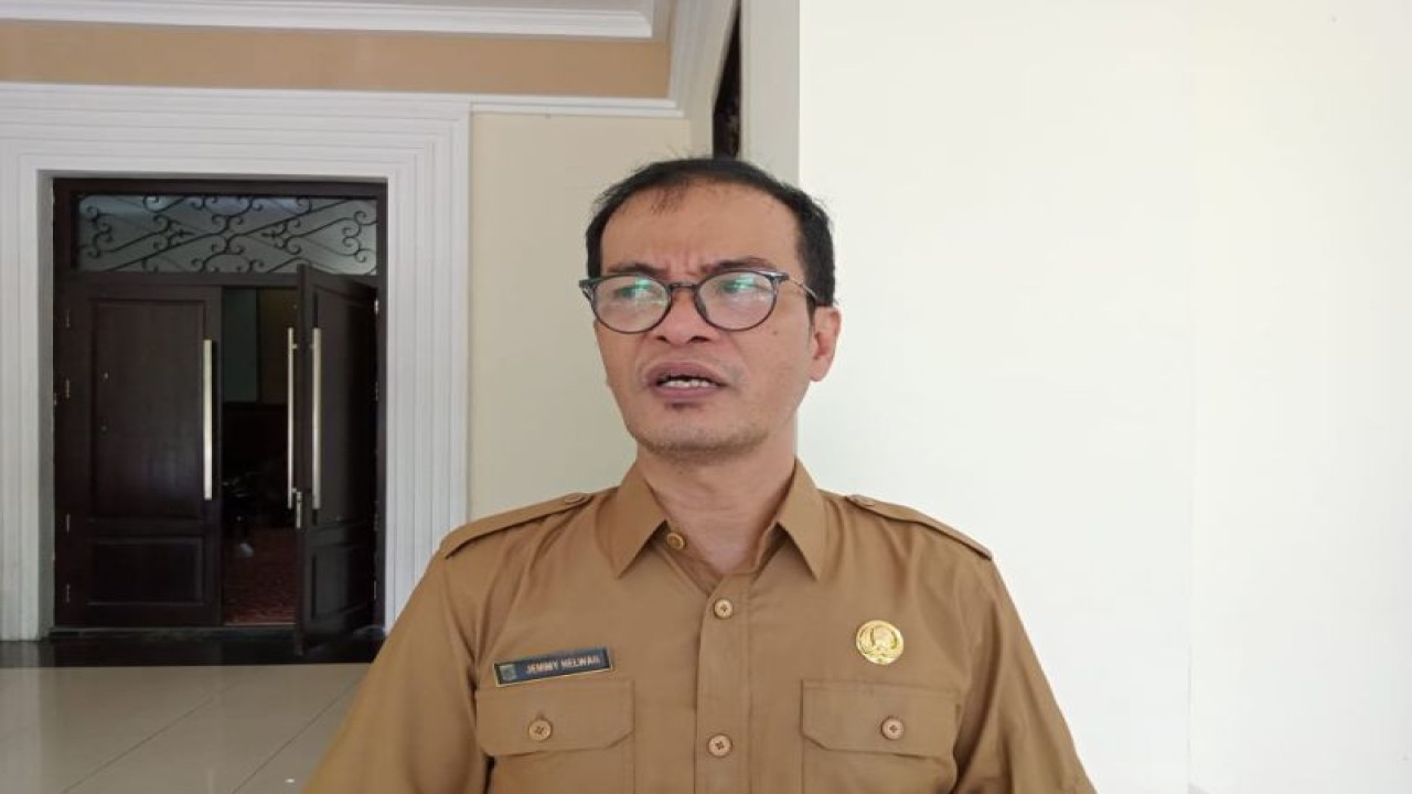 Kepala Dinas Kearsipan dan Perpustakaan (Diarpus) Kota Mataram Jemmy Nelwan. (ANTARA/Nirkomala)