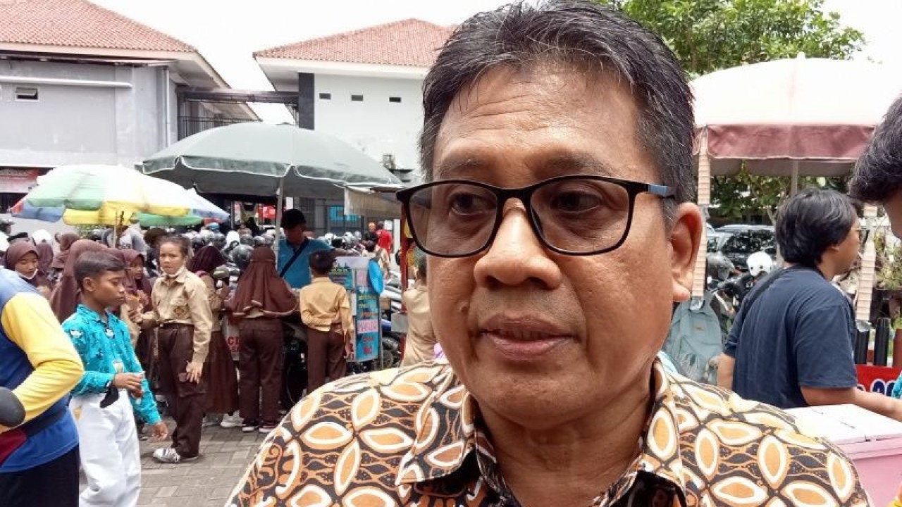 Kepala Dinas Pendidikan Pemuda dan Olahraga Kabupaten Bantul, Daerah istimewa Yogyakarta, Isdarmoko. (ANTARA/Hery Sidik)