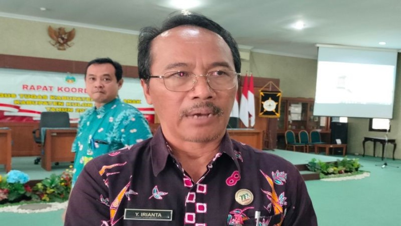 Kepala Dinsos-P3A Kulon Progo, Provinsi DIY, Irianta. (FOTO ANTARA/Sutarmi)