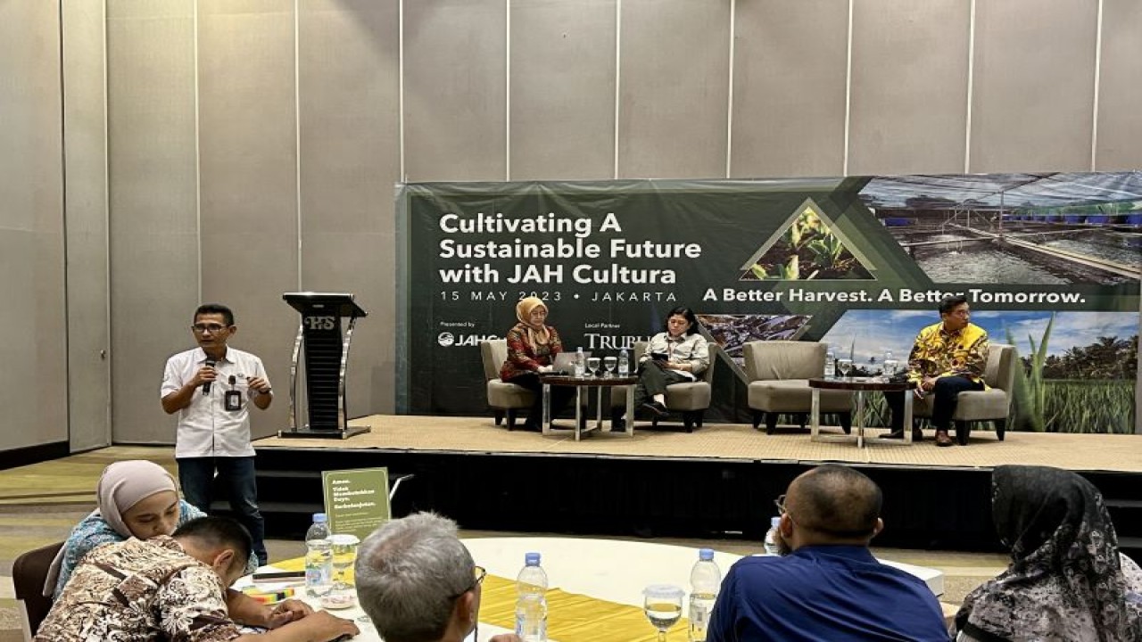 Analis Aquakultur Ade Sunarma Balai Besar Budidaya Perikanan Air Tawar Sukabumi KKP saat acara Cultivating A Sustainable Future with JAH Cultura di Jakarta, Senin (15/5/2023). ANTARA/Kuntum Riswan.