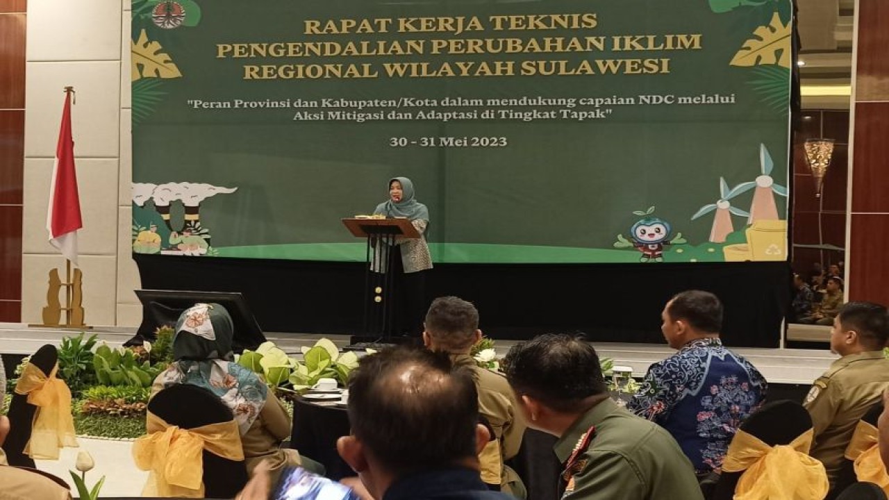 Dirjen Pengendalian Perubahan Iklim KLHK, Laksmi membuka kegiatan rapat kerja teknis (Rakernis) pengendalian perubahan iklim regional Sulawesi di Kota Palu, Sulawesi Tengah, Selasa (30/5/2023). ANTARA/Moh Ridwan