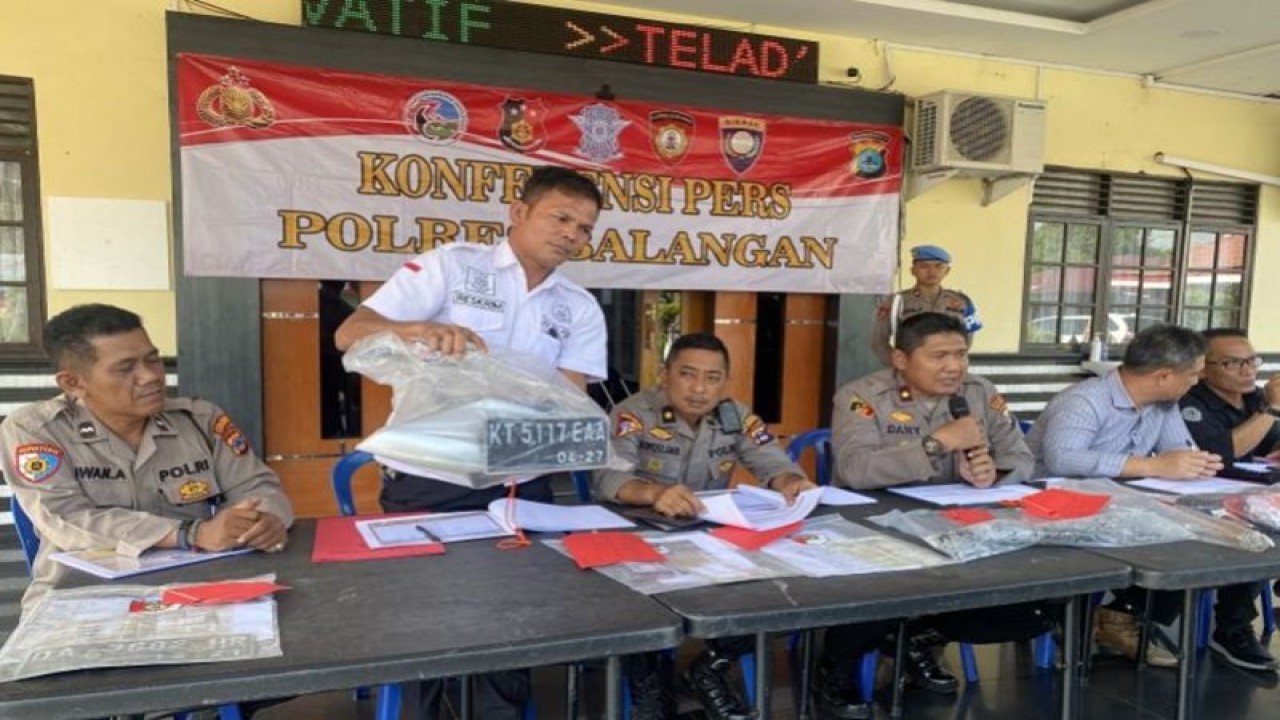 Polres Balangan saat mengadakan konferensi pers di Mapolres Balangan, Selasa (30/5/2023). ANTARA/Erde.