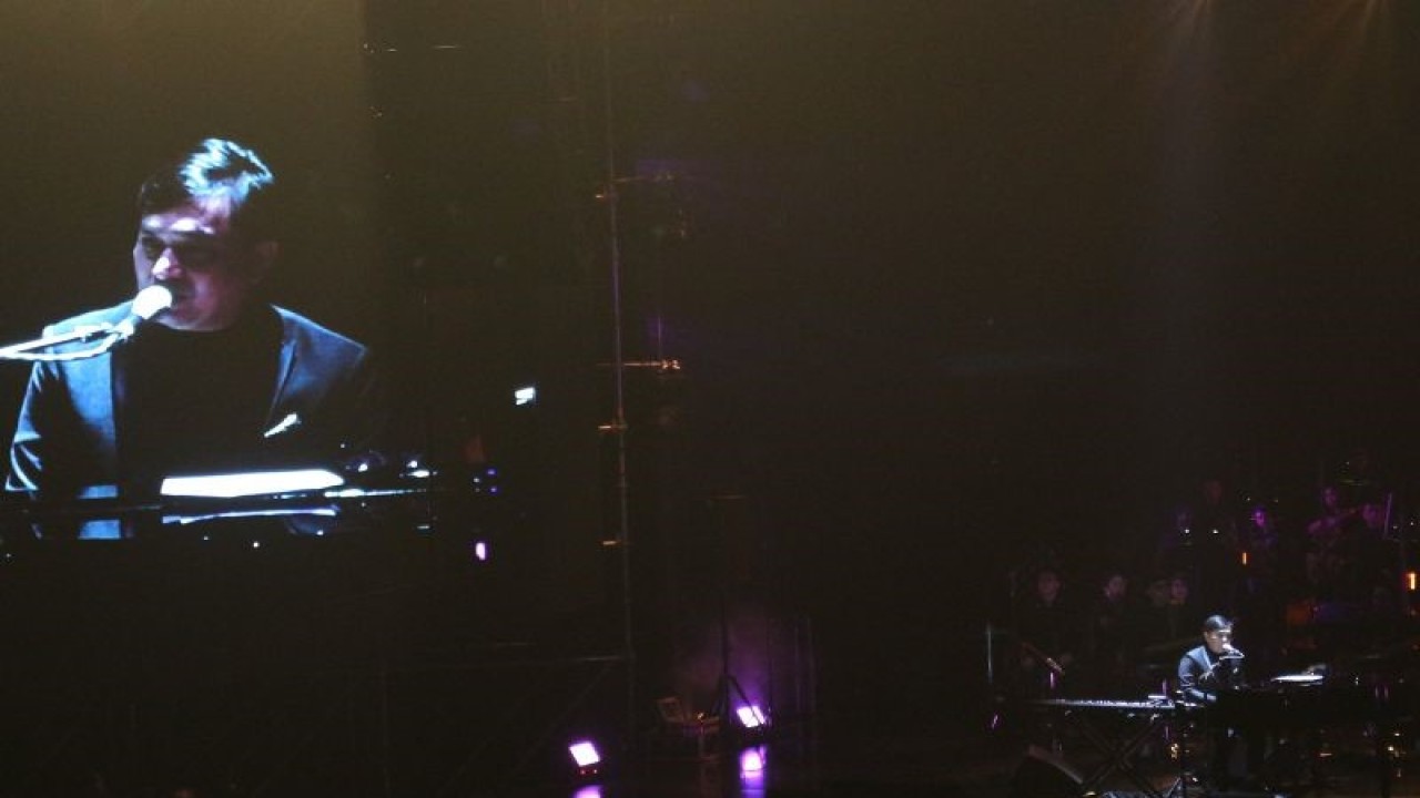 Konser "Yovie Widianto: Billion Songs Confest" di Jakarta Convention Center, Rabu. (ANTARA/Ahmad Faishal)