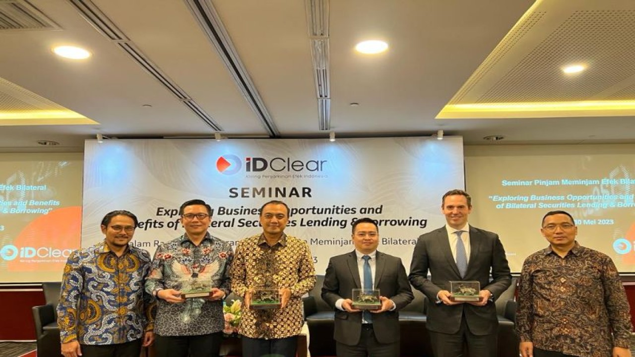 PT Kliring Penjaminan Efek Indonesia (KPEI) melakukan soft launching fasilitas Pinjam Meminjam Efek atau Securities Lending and Borrowing (SLB) dalam skema Bilateral, di Ruang Seminar Bursa Efek Indonesia (BEI), Jakarta, Rabu. (KPEI)