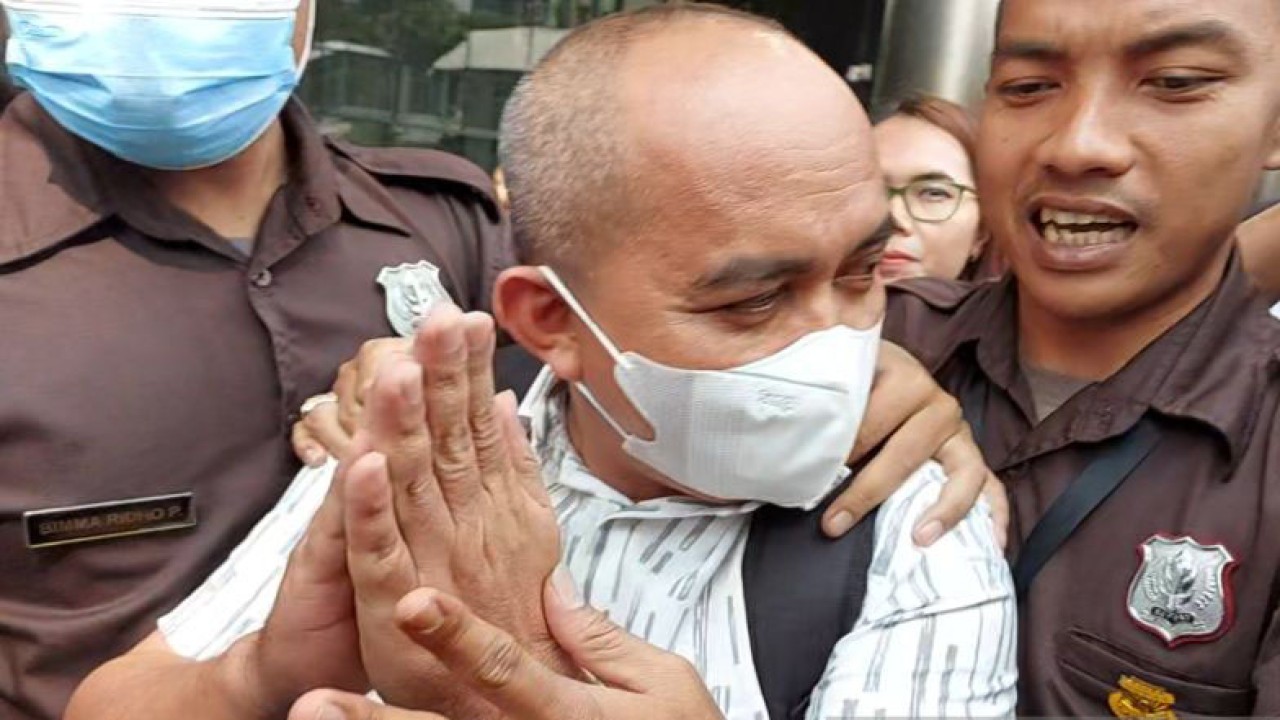 Wali Kota Pangkalpinang Maulan Aklil penuhi undangan klarifikasi Komisi Pemberantasan Korupsi (KPK) soal Laporan Harta Kekayaan Penyelenggara Negara (LHKPN) miliknya, Rabu (17/5/2023). ANTARA/Fianda Sjofjan Rassat