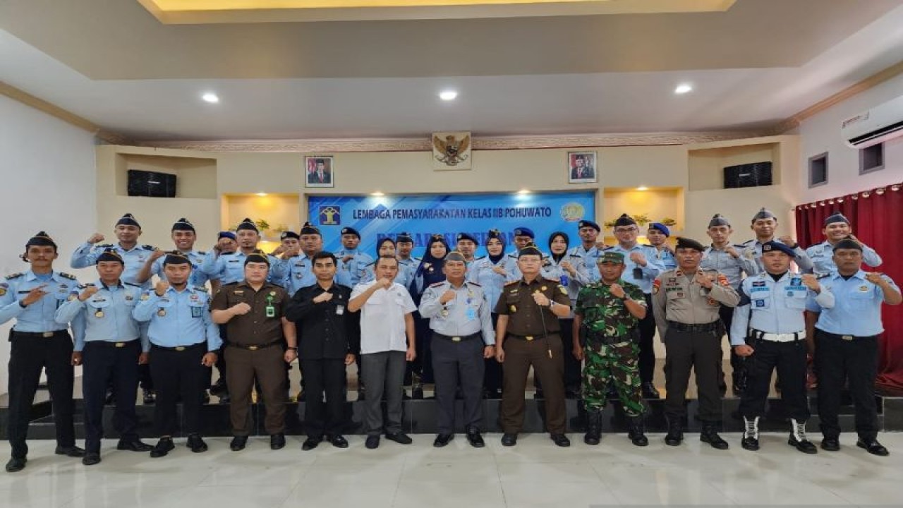 Deklarasi Zero handphone, pungli, dan narkoba (Halinar) di Lapas Pohuwato, Kabupaten Pohuwato, Gorontalo, Selasa. ANTARA/HO-Lapas Pohuwato