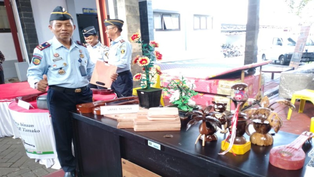 Kepala Lapas Tahuna Suharno. ANTARA/Jorie Darondo (1)