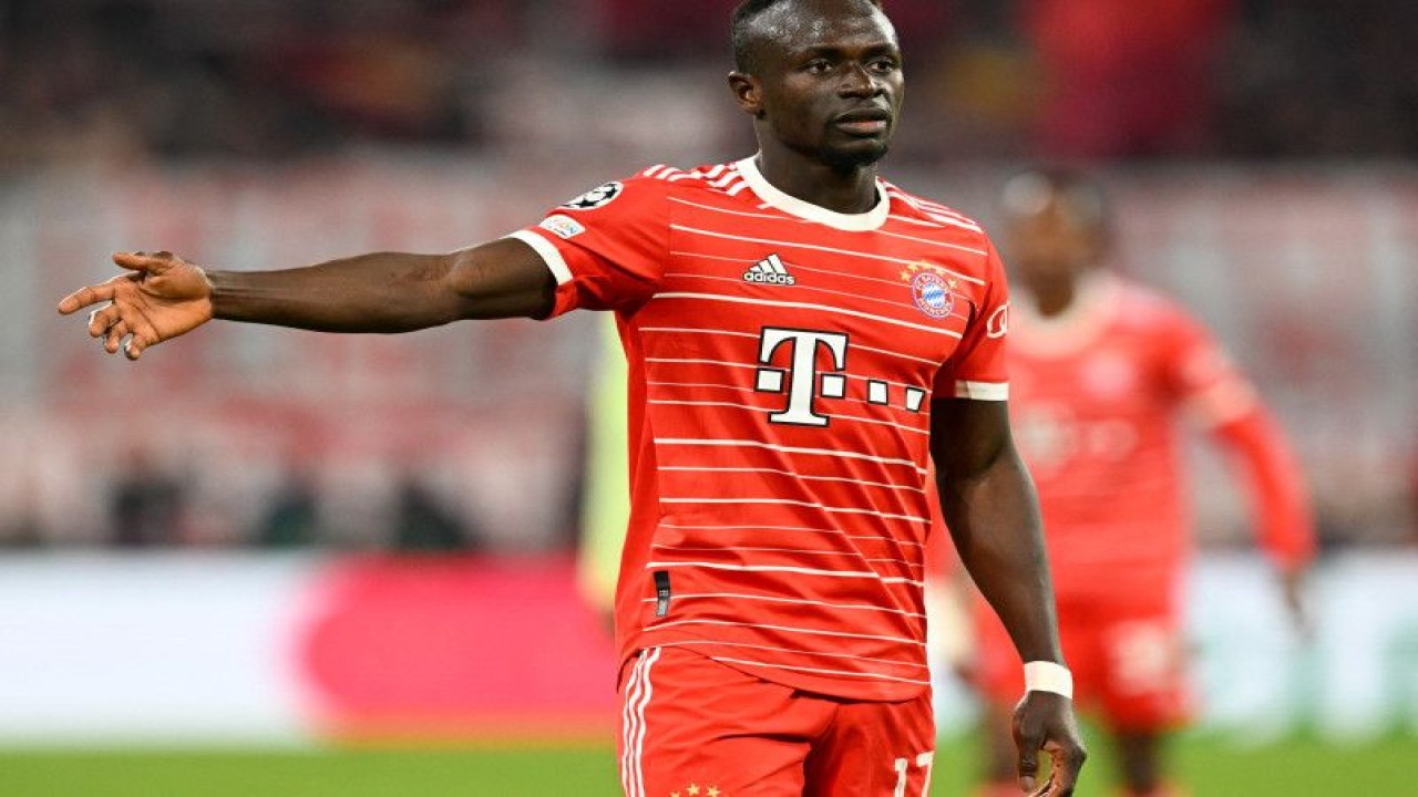 Penyerang Bayern Muenchen Sadio Mane saat bermain dalam pertandingan leg kedua semifinal Liga Champions lawan Manchester City pada 19 April 2023. ANTARA/AFP/CHRISTOF STACHE