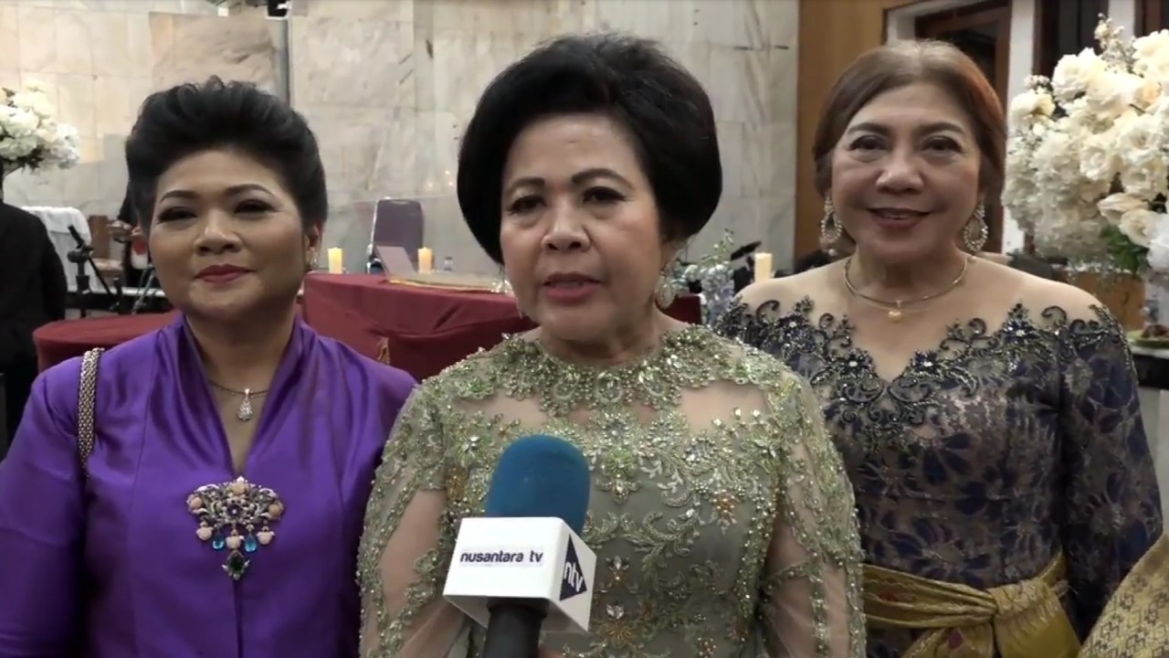 Lince Berliana Tobing (tengah).