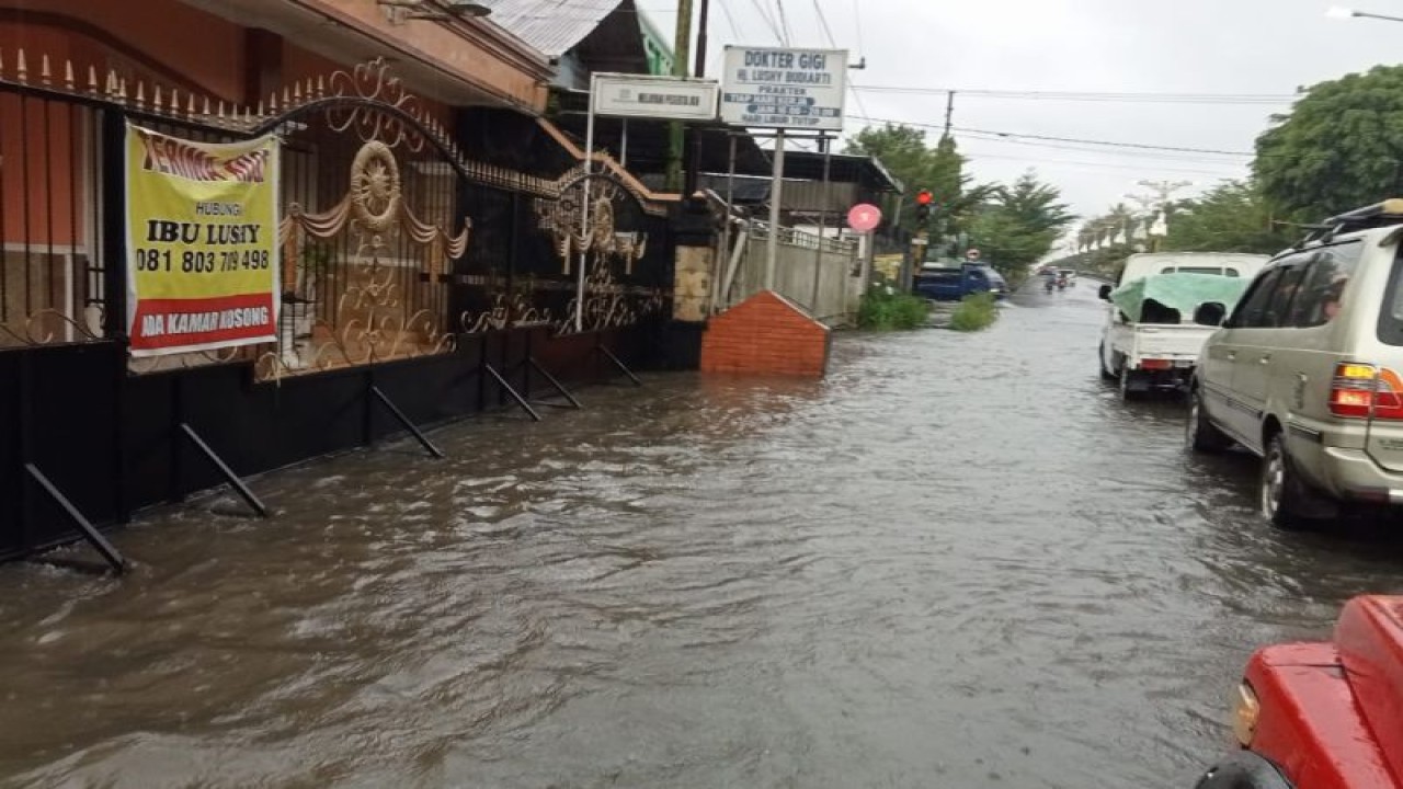 Lokasi di Simpang Empat Lampu Merah, Kota Praya atau Kodim 1620 Lombok Tengah.