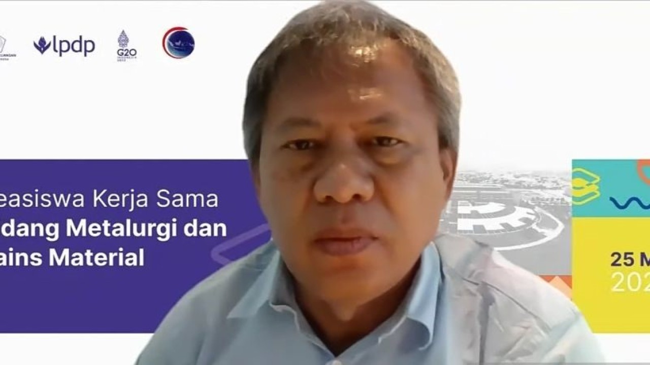 Tangkapan layar Direktur Beasiswa Lembaga Pengelola Dana Pendidikan (LPDP) Dwi Larso dalam webinar, Rabu (25/5/2022). (ANTARA/Sanya Dinda)