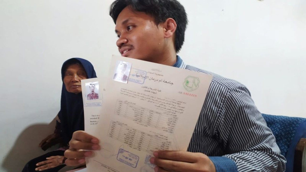 Husnul Ma'arif, , Mahasiswa Indonesia asal Ponorogo di Sudan yang berhasil dievakuasi dan kini tinggal bersama keluara di Ponorogo, Kamis. (4/5/2023) (ANTARA/HO - SDP)