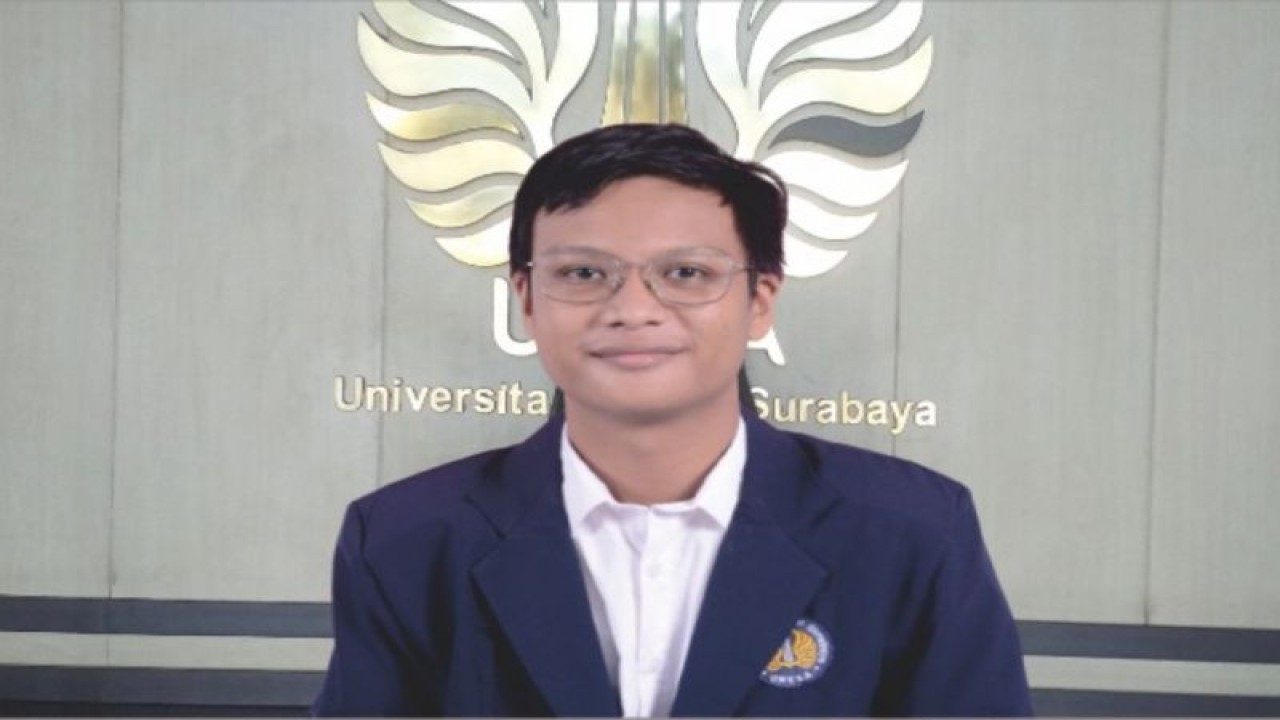 Mahasiswa D-4 Desain Grafis, Fakultas Vokasi, Universitas Negeri Surabaya, Keanu Abinuno Wattimena yang diterima di University College London (UCL). (ANTARA/HO-Humas Unesa)