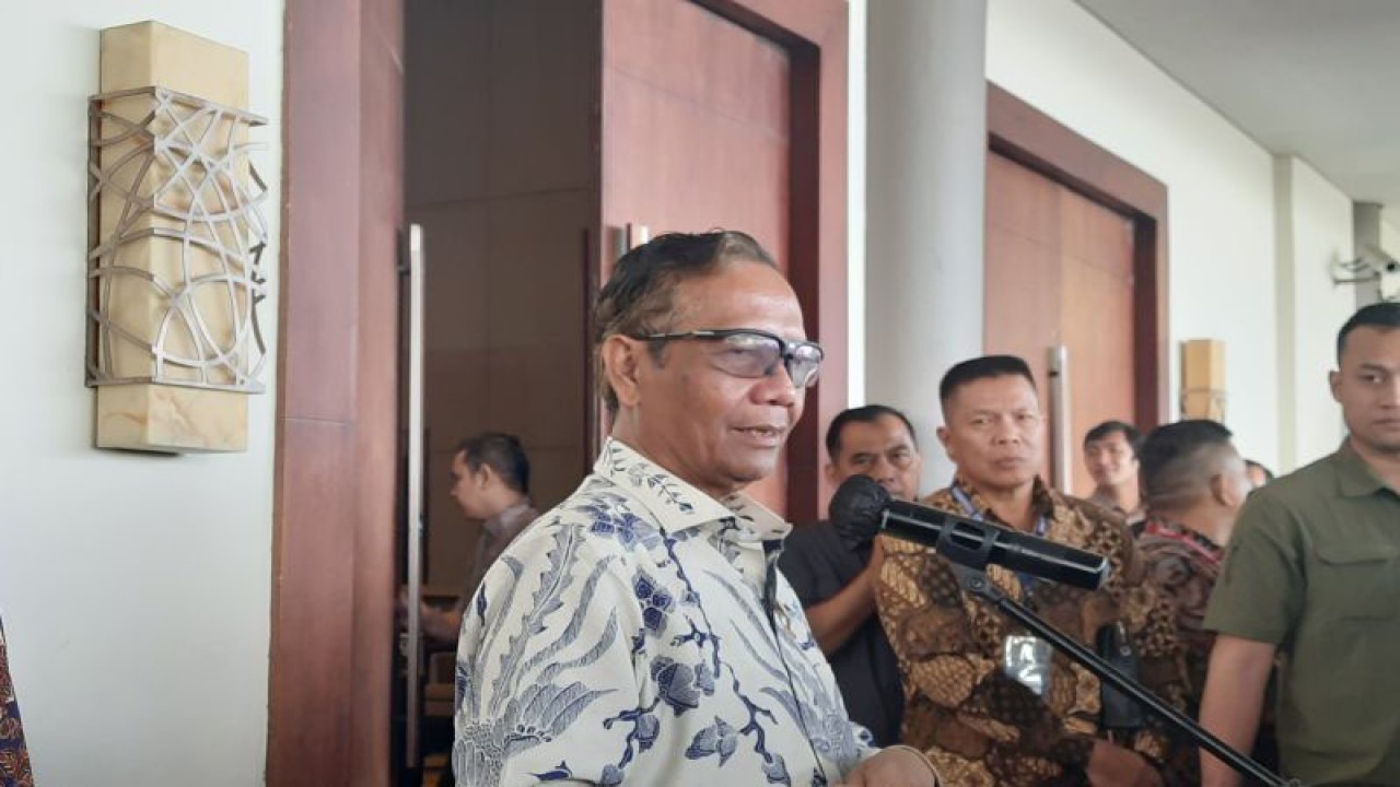 Menko Polhukam Mahfud MD usai Rakordal BNPP di Hotel Discovery Ancol, Jakarta, Kamis (25/5/2023). ANTARA/Narda Margaretha Sinambela