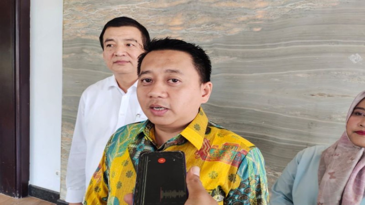 Manajer Area BSI Lampung Dede Irawan Hamzah di Kota Bandarlampung, Rabu (17/5/2023). (ANTARA/Dian Hadiyatna)