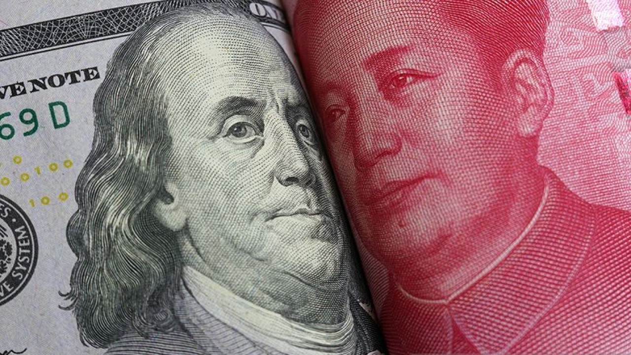 Mata uang dolar AS dan yuan China. ANTARA/Shutterstock/rustamxakim/aa.