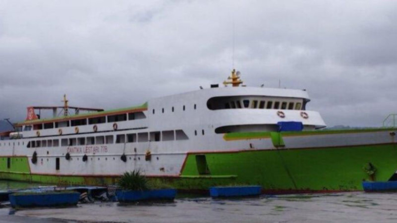 Kapal Cantika Lestari 77B tujuan Maluku Barat Daya (MBD), Maluku. ANTARA/Dedy Azis
