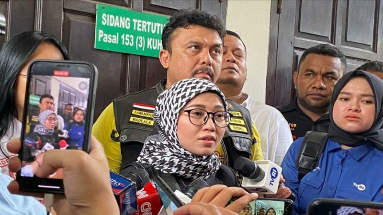 Kuasa hukum David Ozora, Mellisa Anggraini memberikan keterangan kepada wartawan di Jakarta, Senin (10/4/2023). ANTARA/Luthfia Miranda Putri
