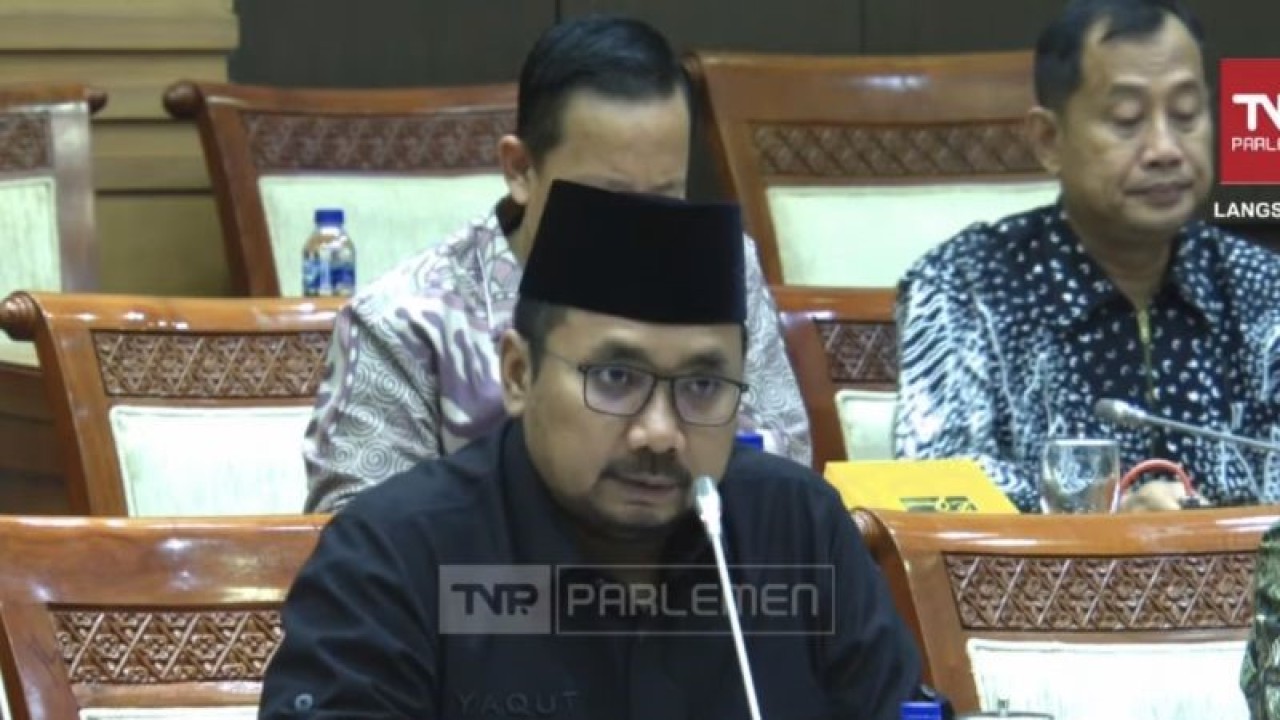 Menteri Agama Yaqut Cholil Qoumas saat rapat kerja bersama Komisi VIII DPR RI di Jakarta, Rabu (17/5/2023). (ANTARA/Asep Firmansyah/Youtube-Komisi VIII DPR RI)