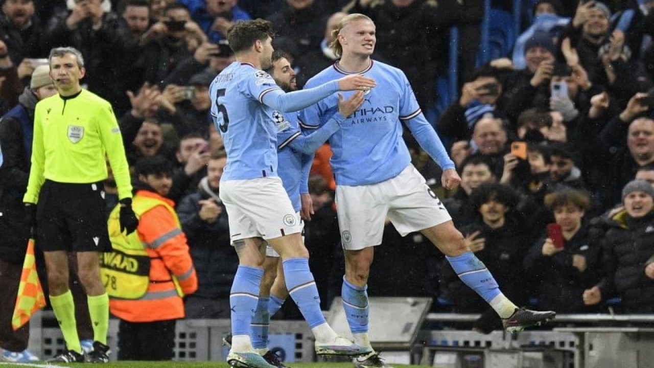 Selebrasi Erling Haaland setelah mencetak gol pembuka Manchester City dalam pertandingan leg kedua babak 16 besar Liga Champions di Etihad Stadium pada 14 Maret 2023. ANTARA/AFP/OLI SCARFF.