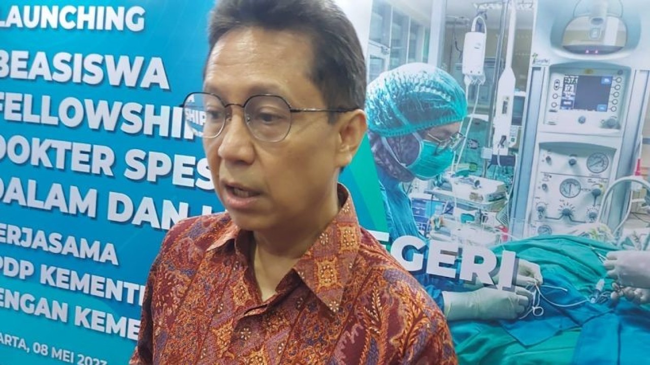 Menteri Kesehatan RI Budi Gunadi Sadikin usai menghadiri Peluncuran Beasiswa Fellowship Luar Negeri di Gedung Kemenkes RI Jakarta, Senin (8/5/2023). (ANTARA/Andi Firdaus).
