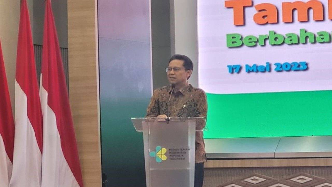 Menteri Kesehatan (Menkes) RI Budi Gunadi Sadikin dalam acara peluncuran kegiatan Pemberian Makanan Tambahan (PMT) berbahan pangan lokal yang diadakan di Jakarta, Rabu (17/5/2023) (ANTARA/Sean Filo Muhamad)
