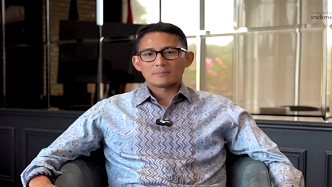 Tangkapan layar - Menteri Pariwisata dan Ekonomi Kreatif Republik Indonesia, Sandiaga Salahuddin Uno memberikan sambutan dalam Kick Off Webinar Floratama Academy 2023 yang dilakukan secara daring, Senin (29/5/2023). (ANTARA/Fransiska Mariana Nuka)