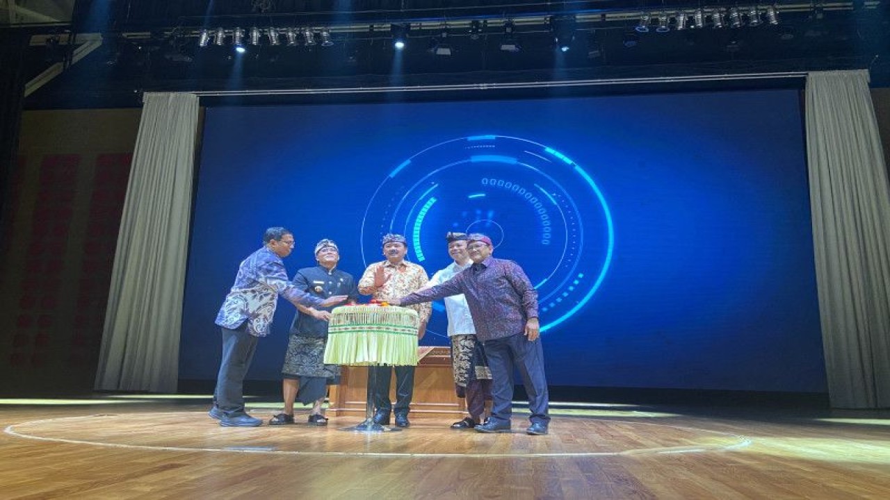 Menteri ATR/BPN Hadi Tjahjanto saat mendeklarasikan Badung sebagai kabupaten lengkap, Badung, Kamis (25/5/2023). ANTARA/Ni Putu Putri Muliantari