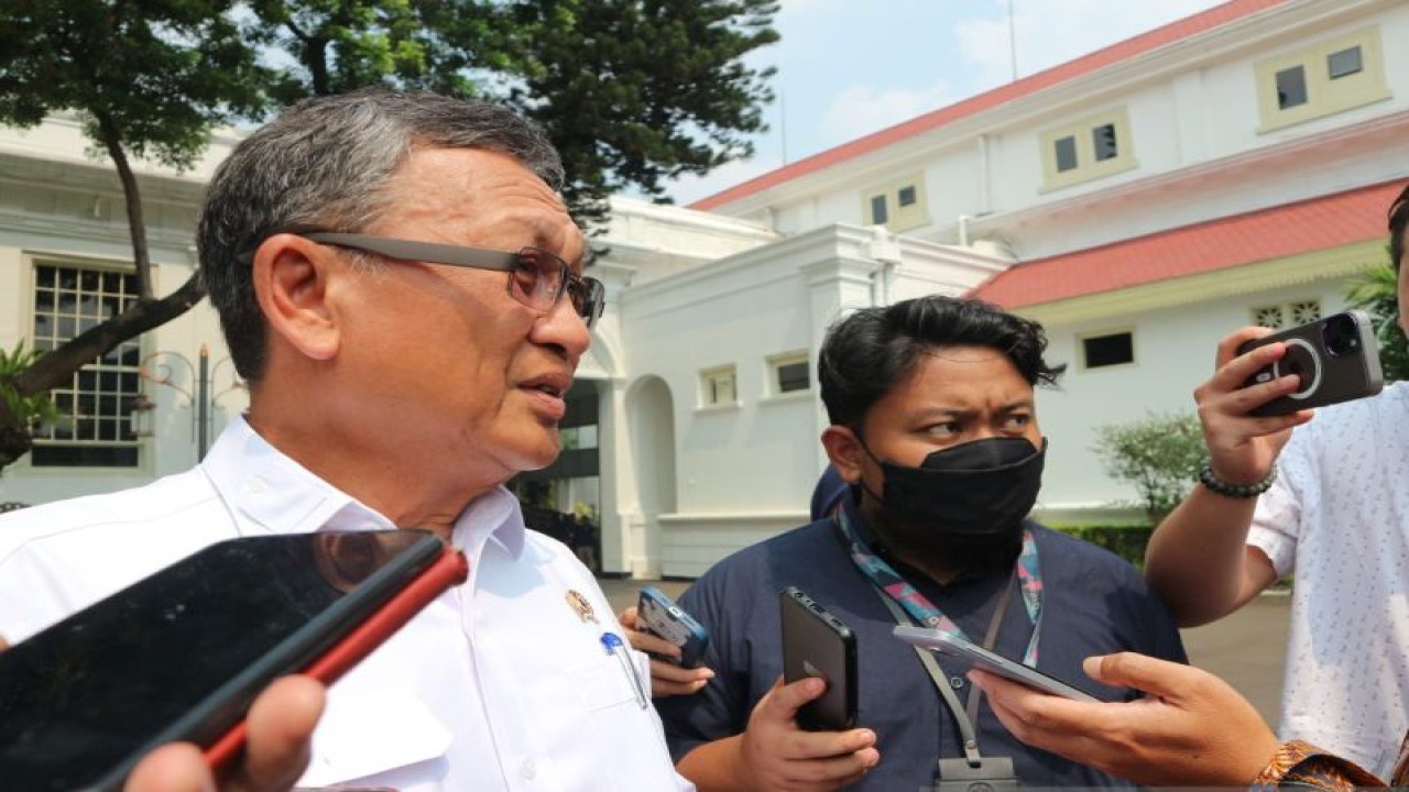 Menteri ESDM Arifin Tasrif memberikan keterangan kepada wartawan di Istana Kepresidenan, Jakarta, Rabu (31/5/2023). ANTARA/Rangga Pandu Asmara Jingga