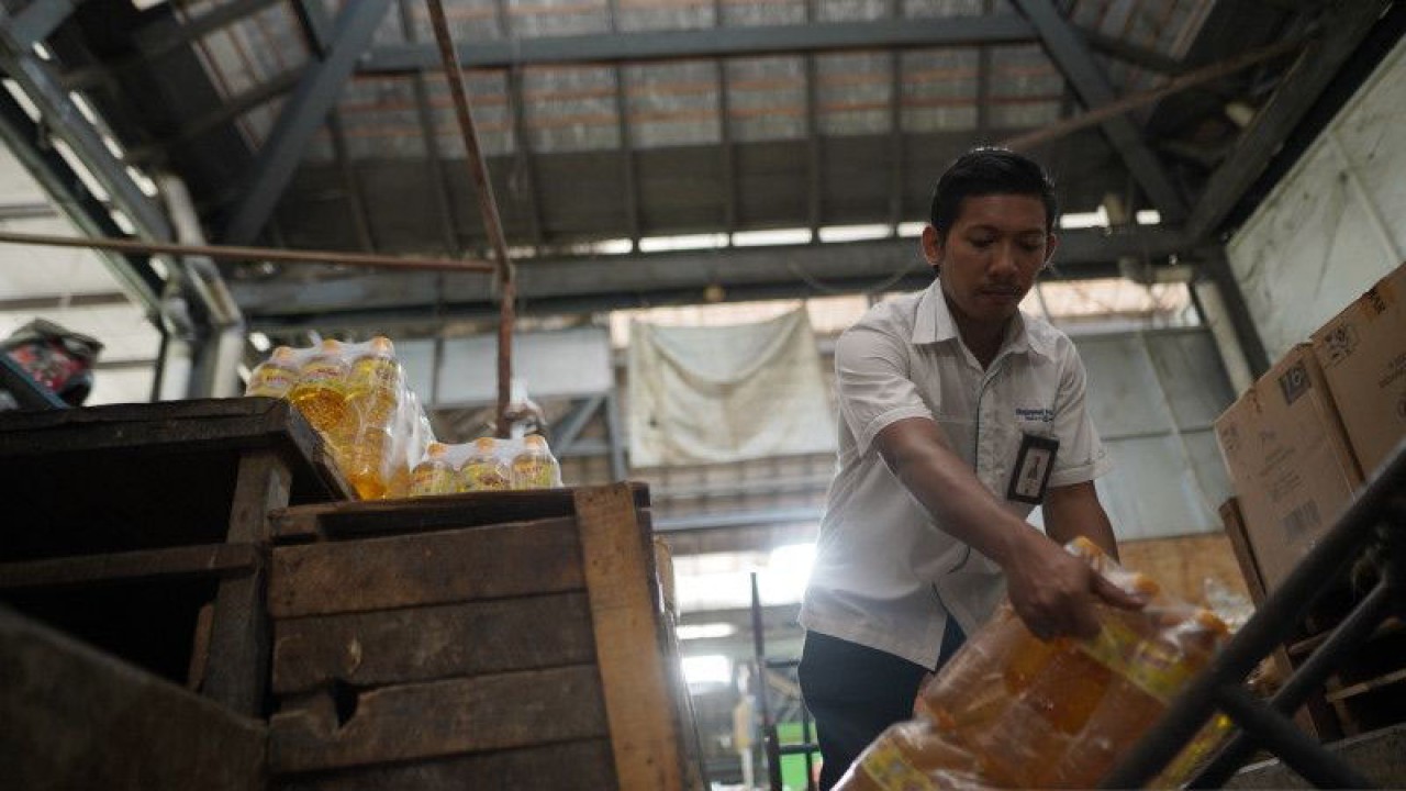 Distribusi Minyakita. ANTARA/HO-Rajawali Nusindo