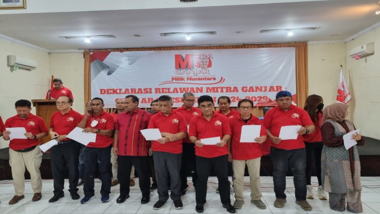 Deklarasi relawan Mitra Ganjar mendukung Ganjar Pranowo sebagai calon presiden pada Pemilu 2024 di Gedung Djoeang 45, Jakarta Pusat, Minggu (28/5/2023). (ANTARA/HO-Mitra Ganjar)