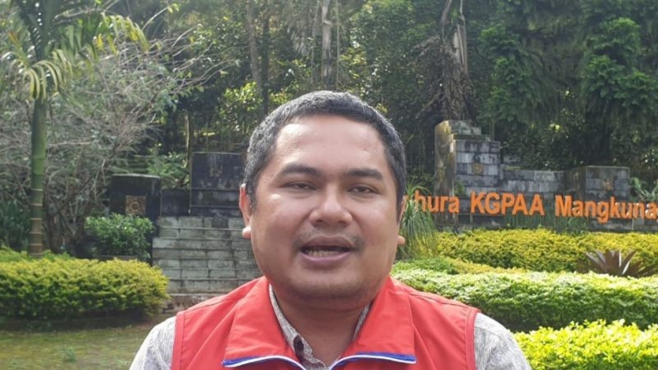 Area Manager Communication, Relations, and Corporate Social Responsibility (CSR) Regional Jawa Bagian Tengah PT Pertamina Patra Niaga Brasto Galih Nugroho saat bertemu wartawan di Solo, beberapa waktu lalu. ANTARA/Aris Wasita