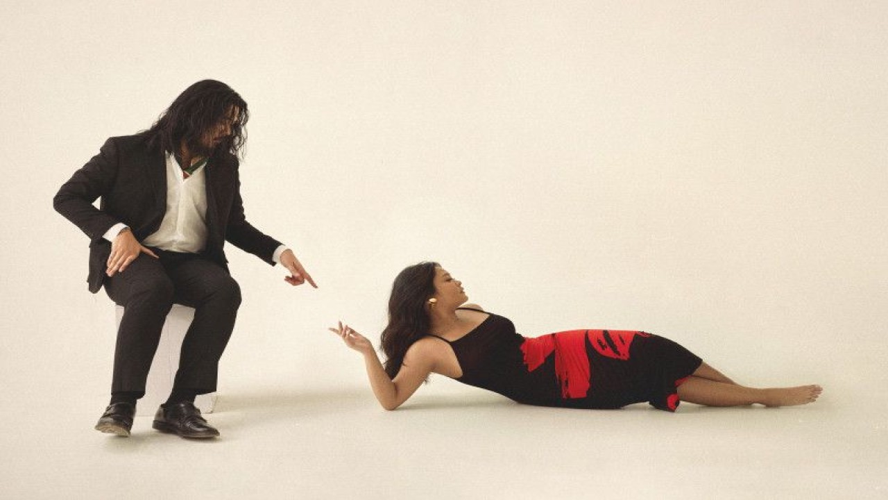 Caldera dan Bilal Indrajaya kolaborasi dalam lagu terbaru "Semestinya" (ANTARA/HO/Caldera)